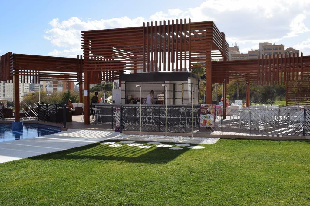 בנידורם Sunset Drive Resort & Spa מראה חיצוני תמונה